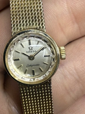 Vestido feminino Omega Ladymatic folheado a ouro 14K milanês automático relógio 17mm 6 3/4" - Imagem 1 de 4