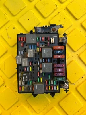 Chevrolet Silverado Suburban Tahoe 1999-2002 caja de fusibles conexión OEM 12193645-09 i Foto 1 de 2