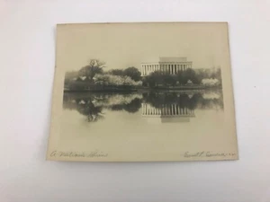 Vintage A NATION'S SHRINE Ernest Crandall signierter Bilddruck? Nicht sicher HILFE - Bild 1 von 12