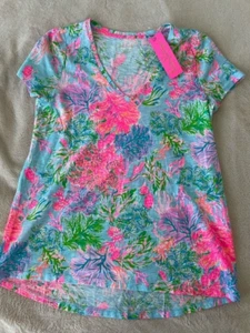 NWT Lilly Pulitzer Wm's Celestial Blue Cay to my Heart Etta V-Neck T-Shirt sz S - Picture 1 of 3