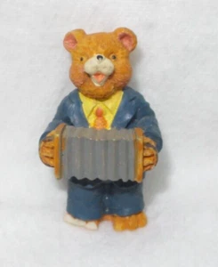FIGURINE VINTAGE D'OURS BRUN AVEC SON ACCORDÉON 6CM 1995 J.C - Picture 1 of 5