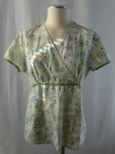 SB FASHION PRINT WOMENS SCRUB  TOP - MEDIUM -100% COTTON -LIGHT GREEN - Picture 1 of 6