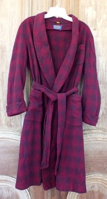 Pendelton Wool Robe Bathrobe: Cranberry/ Maroon/ Burgundy Color: Vintage: NICE! - Image 1 of 4
