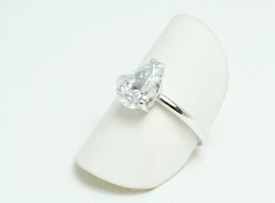 Anello da donna Solitario a Goccia in Oro Bianco 18 Kt e Zircone nuovo - Immagine 1 di 4