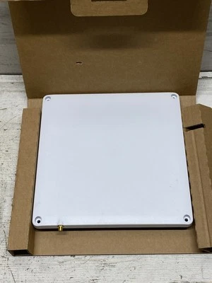 RFMAX Impinj R9028LPVSSF Speedway UHF RFID Low profile Flush Card Reader Antenna - Image 1 of 4