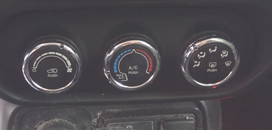 Painel de controle de temperatura Jeep Renegade 2017 com controles manuais | AC - Imagem 1 de 4