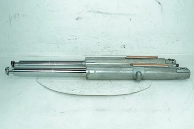 Harley Touring Electra Glide Ultra 2011 OEM patas de horquilla delanteras izquierda y derecha deslizantes Foto 1 de 4