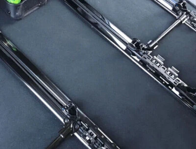 Tira de protección antideslizante para riel de asiento de titanio negro para Toyota Sienna 2011-2020 Foto 1 de 4