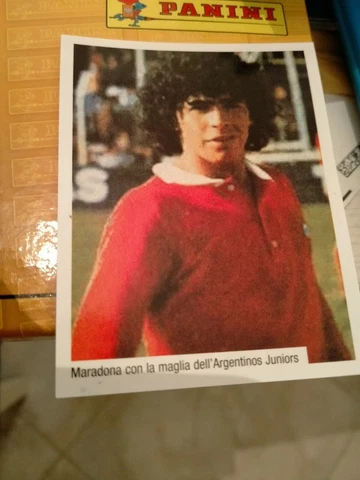 STICKERS MARADONA WITH SOCCER JERSEY ARGENTINOS JUNIORS UNOBTAINABLE Cover