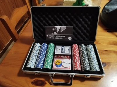 SET POKER completo, in valigia alluminio, carte, fiches, dadi accetto proposte - Immagine 1 di 3