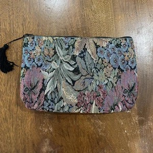 Bolso de aseo vintage de maquillaje floral moody tapiz Victoria's Secret con borla - Imagen 1 de 7