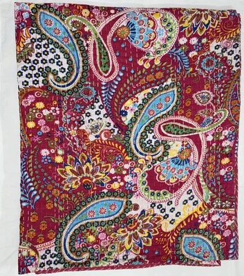 Edredón hecho a mano Kantha Gudari estampado cachemir rosa caliente indio Razai. Foto 1 de 4