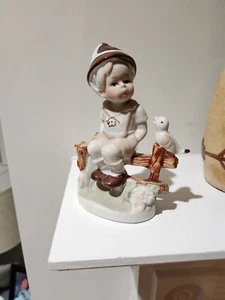 CERAMIC DUTCH BOY on Fence with Bird FIGURINE UGGC. M1 - Picture 1 of 6