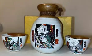 Juego de té de sake japonés vintage jarra y 2 tazas escenas de celebración de Japón caja original - Imagen 1 de 6