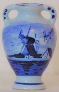 blue Delft small vase - 2 5/8 inches tall - Picture 1 of 3