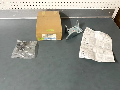 GM OEM NOS 12475677 LH puerta lateral del conductor bisagra inferior 1988-1999 GMC C2500 Sierra Foto 1 de 4