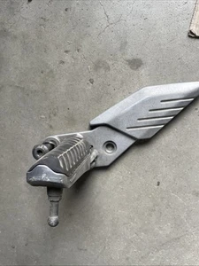 Kawasaki Gtr1400 Footpeg Bracket Stay L H Zg1400 2008-2022 Oem 35063-0357-458 - Picture 1 of 8