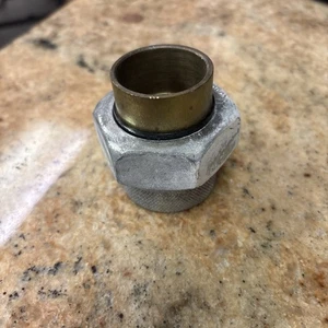 Watts Regulator Fitting 1 1/2" Dielectric Union - Picture 1 of 3