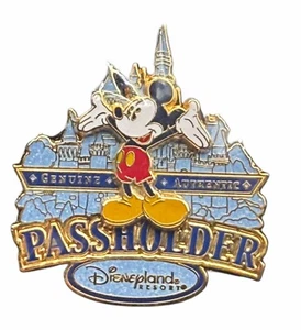 Disneyland Passholder Badge Pin Mickey Mouse - Picture 1 of 2