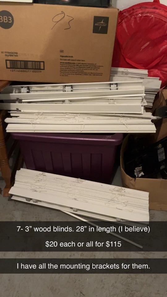 "Persianas de madera blancas de 7-3""". Believe 28” de largo.  Foto 1 de 1