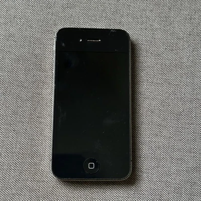 Apple iPhone 4 Black 16GB A1332 – Cracked Back – Works! - Image 1 of 3