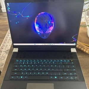 Alienware X16 R1 Gaming Laptop 16-inch QHD+ 240Hz Intel Core i9 Windows 11 - Zdjęcie 1 z 13