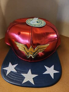 Wonder Woman Mütze rot mit Logo und Sternen, Snapback verstellbar - Bild 1 von 5