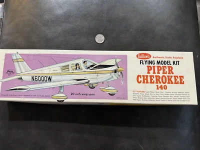 VINTAGE ORIGINAL 1970 GUILLOW'S PIPER CHEROKEE 140 FLYING MODEL AIRPLANE KIT - Image 1 of 4