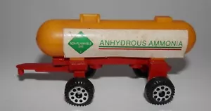 1:64 Anhydrous Ammonia Chemical Yellow Bodied Trailer Tank - Picture 1 of 3