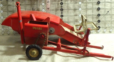 1960 vintage metal Tru scale combine metal pressed steal Toy farm equipment 1/16 - Image 1 of 4
