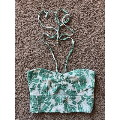 Top corto By Together Tropical Palm Hawaiano floral con recorte ajustado mediano para mujer Foto 1 de 4