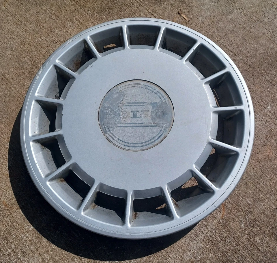 Tapacubos Volvo 240 1989-1993 se adapta a ruedas de 14 pulgadas, p/n 3540176, 62002 02 Foto 1 de 4