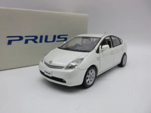 1:30 Toyota Prius 20 late model color sample minicar White Pearl Crystal Shine - Picture 1 of 6