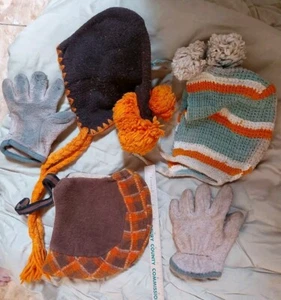 1940s Child's Winter Hats & Gloves - Picture 1 of 2