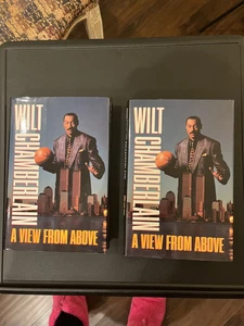 Wilt Chamberlain Autograph - A  view from above book-PSA Certified - Picture 1 of 12