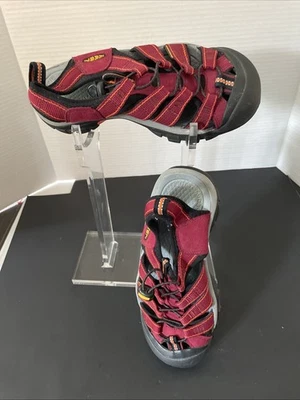KEEN Youth Newport H2 Sandals Size 6.5Unisex Red Closed Toe Water Sport Washable - Image 1 of 4