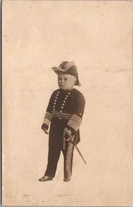 Foto real de la década de 1960 postal RPPC ALMIRANTE F. THUMB Frank Barnsdale Davenport, Iowa - Imagen 1 de 2