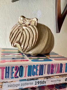 VINTAGE MCM Scultura Paul Marshall anni '70 ceramica cane banca - Giappone ~ 3 1/2 altezza - Foto 1 di 24