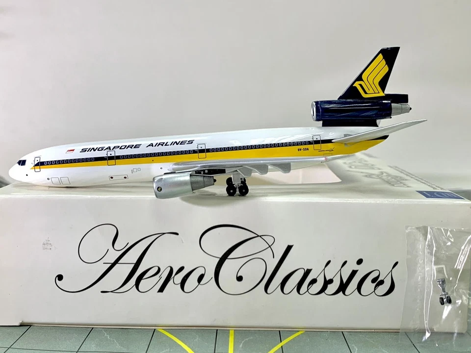 AeroClassics 1:400 Singapore Airlines DC-10 9V-SDA - Image 1 of 1