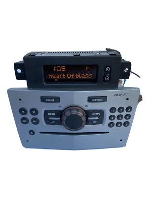 Vauxhall Corsa D Meriva CD30 Stereo Radio CD MP3 Player with Display 13257030 - Image 1 of 4