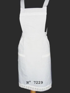 TABLIER SUR BELLE TOILE A CARREAUX BEIGES  DECOR DENTELLE DU PUY*** - Foto 1 di 3