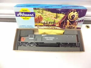 Athearn Ho SD40T-2 locomotive kit, Southern Pacific 8326 - Picture 1 of 2