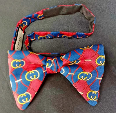 Pajarita GUCCI entrelazada logotipo G para hombre azul rojo seda con caja usada kawaii Foto 1 de 4