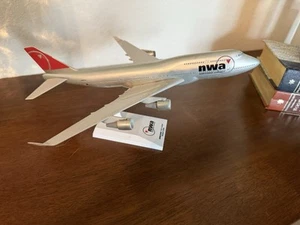 SkyMarks NWA Boeing 747-400 Model Scale 1:250 Plastic Display Northwest Airlines - Picture 1 of 8
