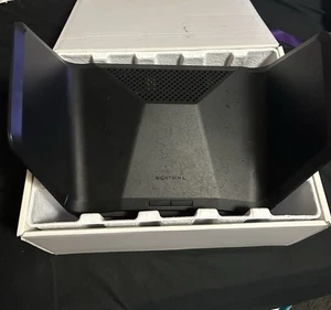 Netgear Nighthawk RAXE300 AXE7800 Tri-Band WiFi 6E Router - bis zu 7,8 Gbit/s - Bild 1 von 3