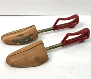 Travel Tree Cedar Wood Red Shoe Keeper - Rochester Co NY 1960s Stretcher Vintage - Picture 1 of 8