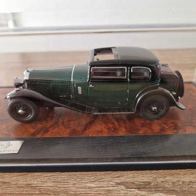 Matrix MX40201 111 Bentley 8 litre Mayfair Close Coupled Saloon 1932 Blck Green - Image 1 of 4