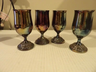 + Juego de 4 copas cordiales vintage de plato de plata con base floral deslustrada Foto 1 de 4