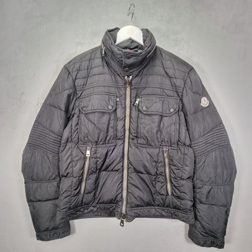 Moncler Giacca Uomo Media Nera Ricamata Cappuccio Staccabile Piumino