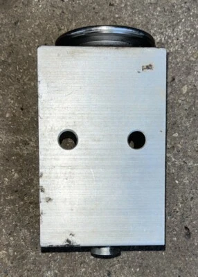 Válvula de expansión de aire acondicionado 84-96 Jeep Cherokee XJ y Comanche MJ OEM Mopar Foto 1 de 4